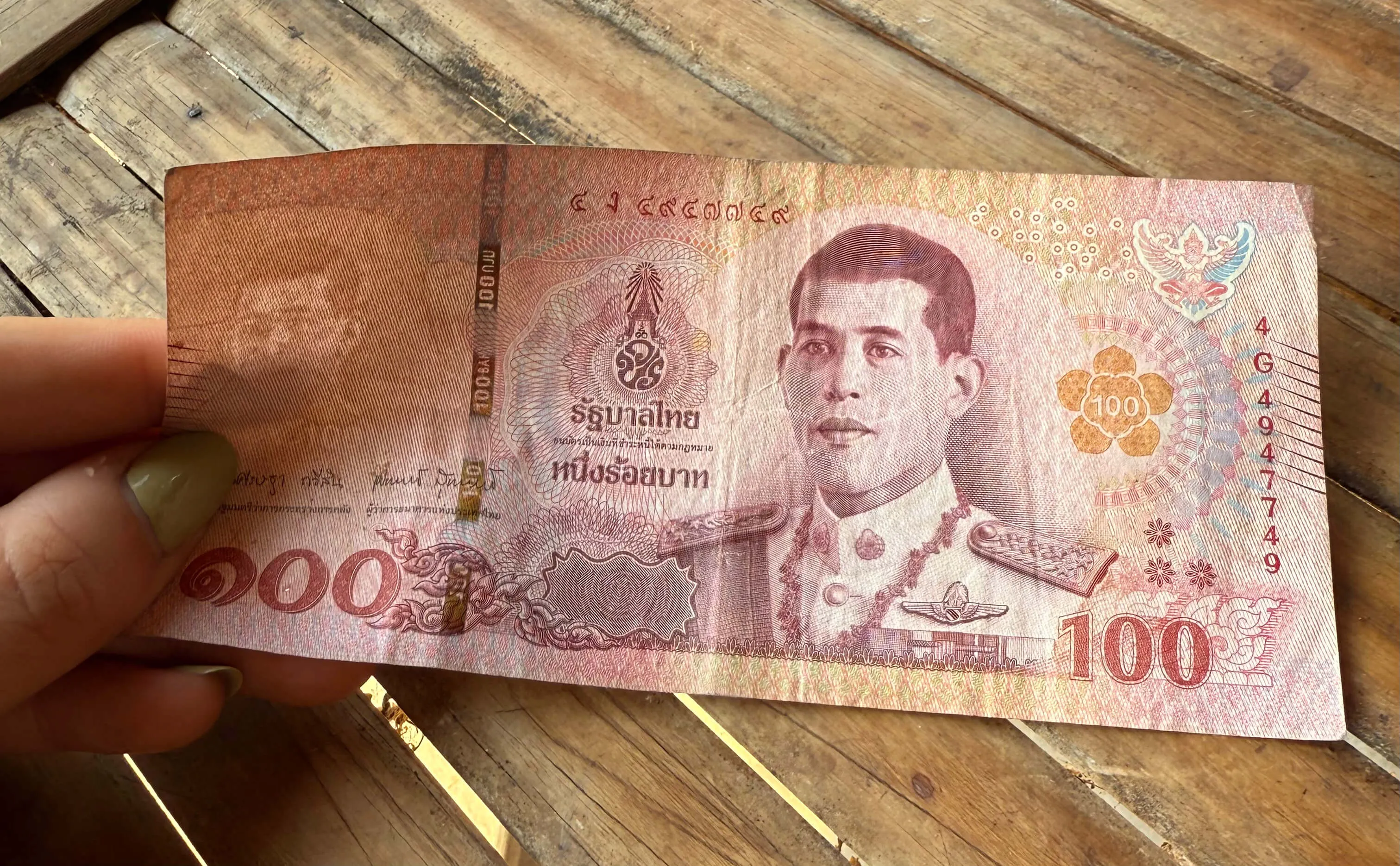 Billete de 100 baht tailandés
