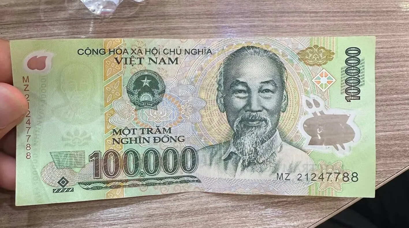 100000 Vietnamese Dong bill