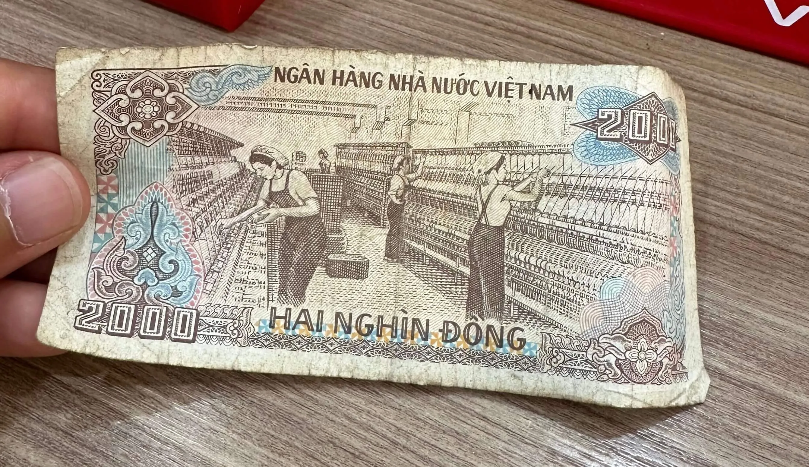 2000 Vietnamese Dong bill