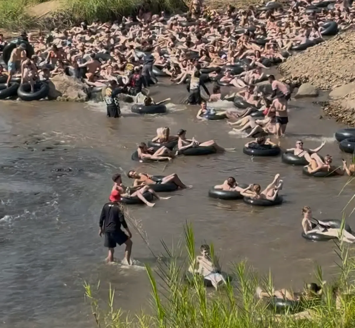 Paysage de Pai avec des montagnes et des vues au coucher du soleil