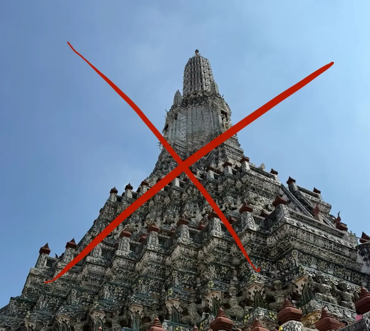 Vue dégagée du Wat Arun tôt le matin