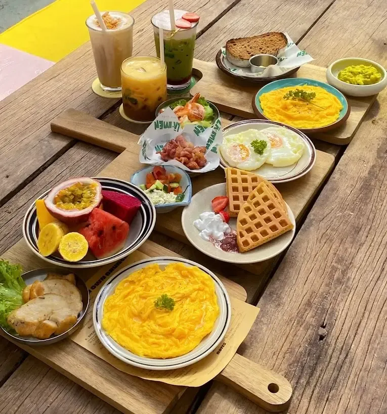 Brunch and coffee at LÀ-MEN Coffee & Brunch, Phu Quoc