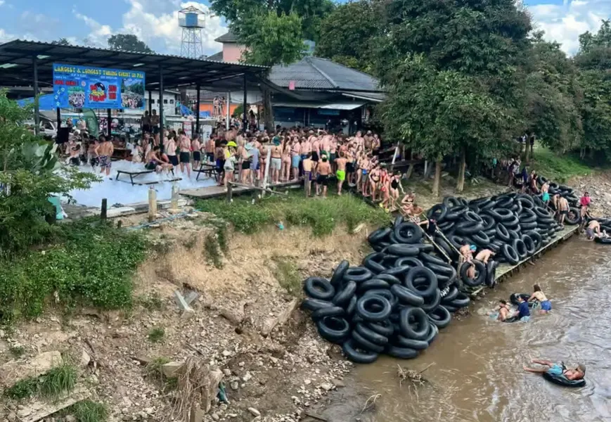 Travelers dancing and enjoying a DJ party at a Jungle Tubing stop in Pai