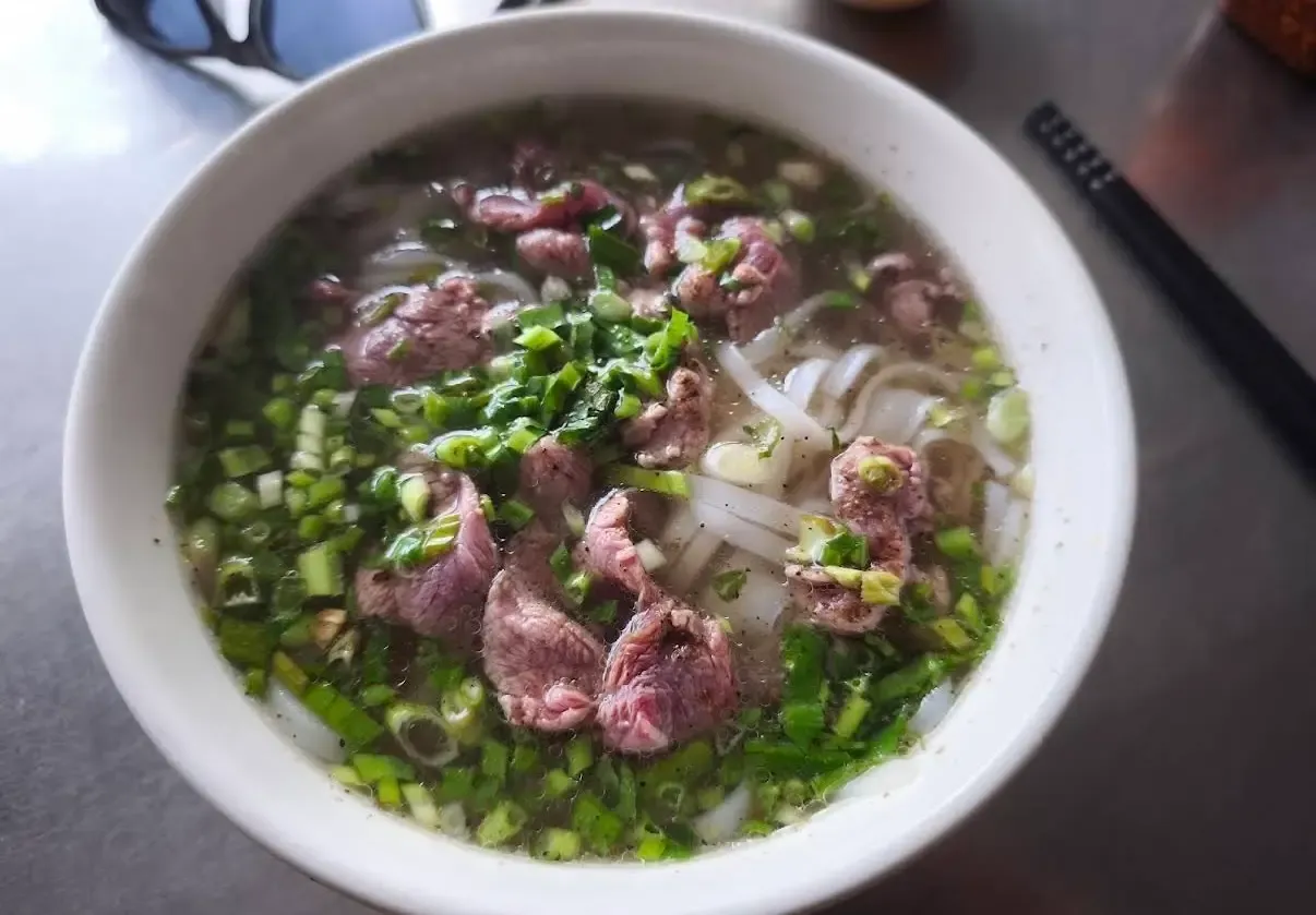 Traditional phở with clear broth at Phở Quỳnh Như, Phu Quoc