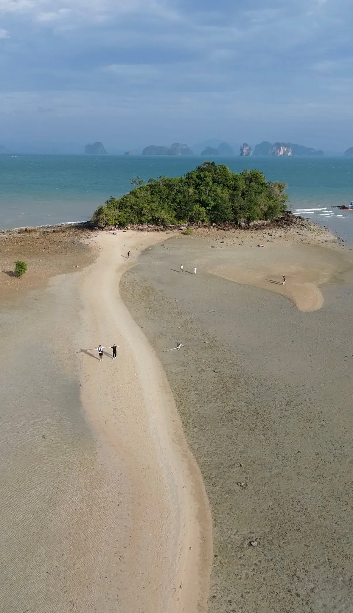 Walk when the tide is low in Koh Yao Noi